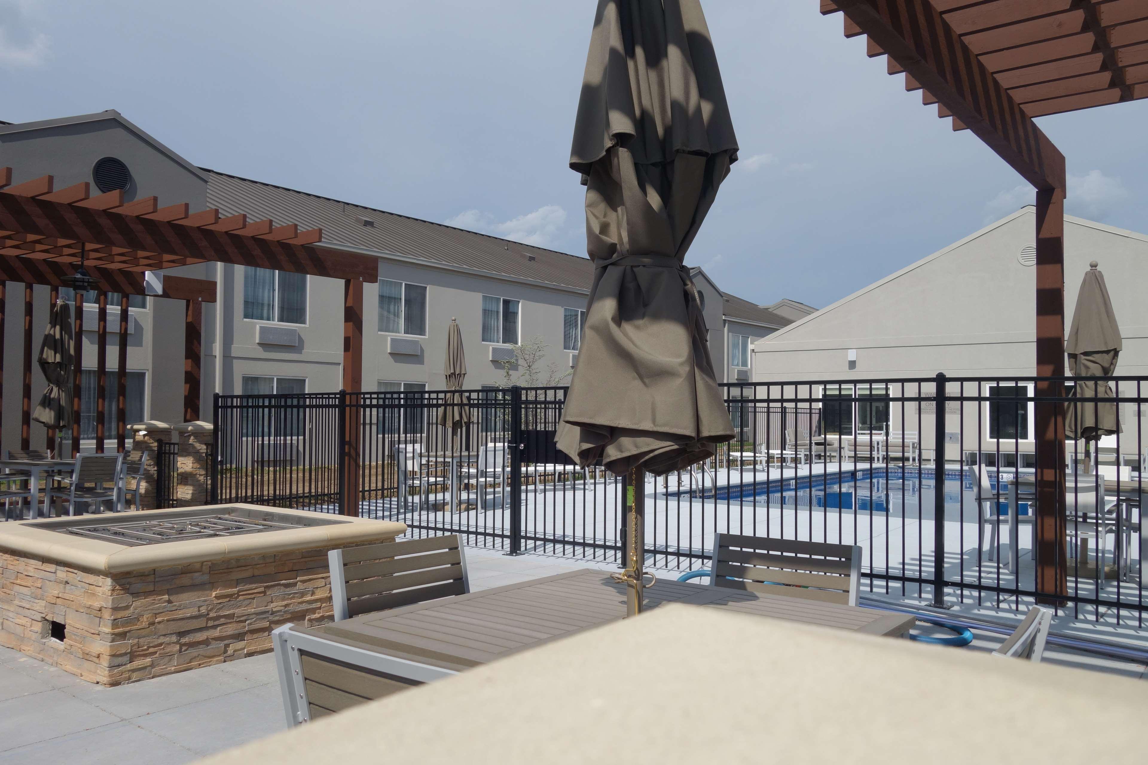 Country Inn & Suites By Radisson, Wichita East, Ks Exterior photo