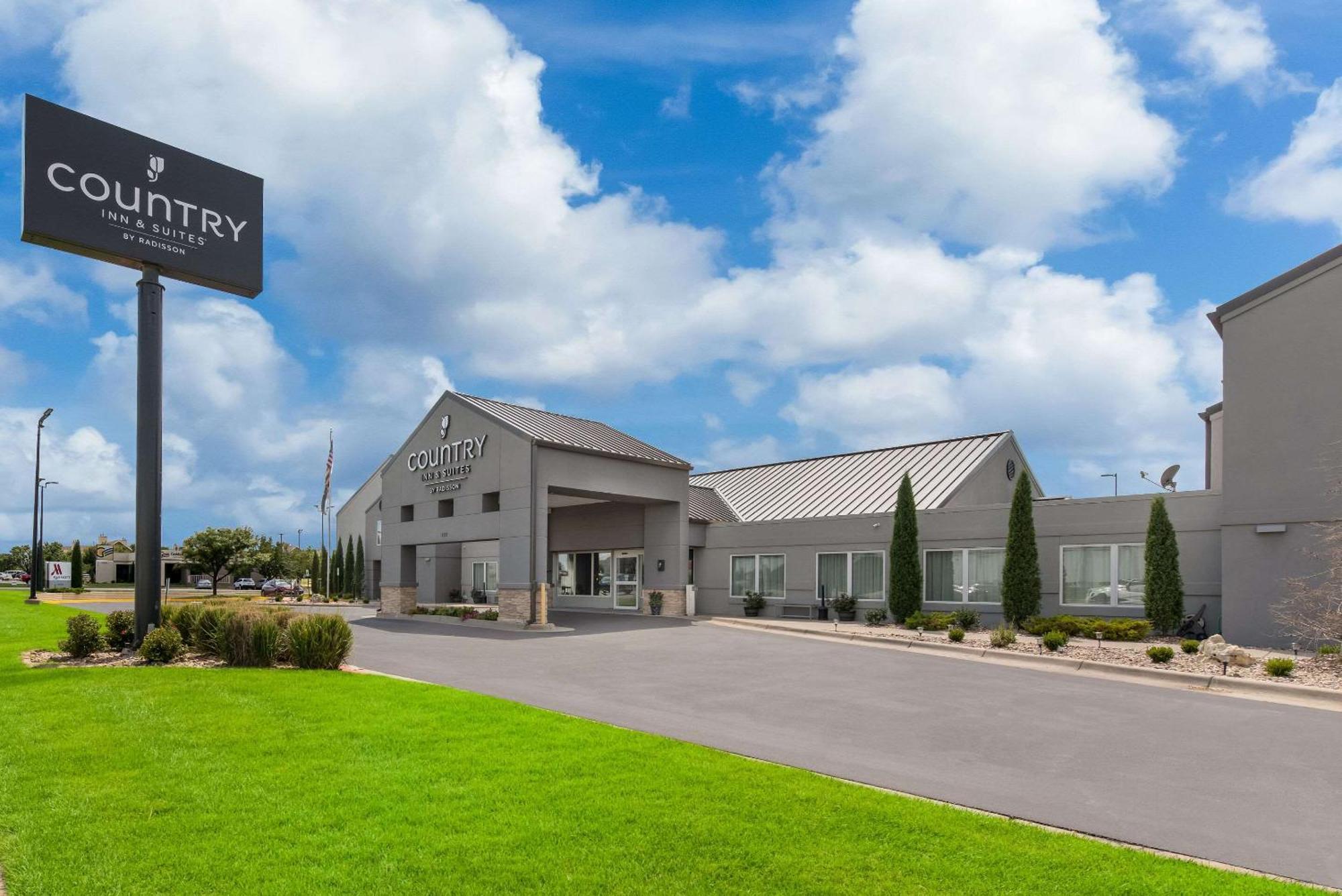Country Inn & Suites By Radisson, Wichita East, Ks Exterior photo