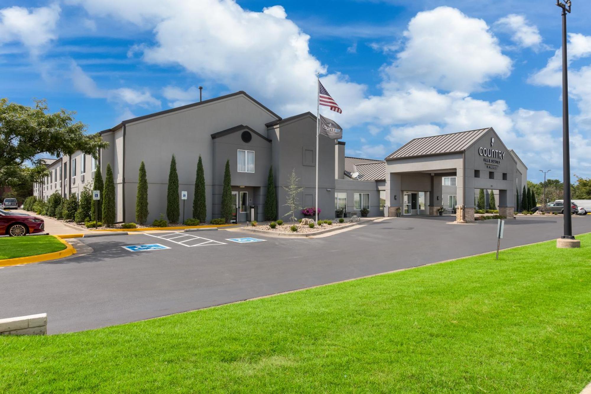Country Inn & Suites By Radisson, Wichita East, Ks Exterior photo